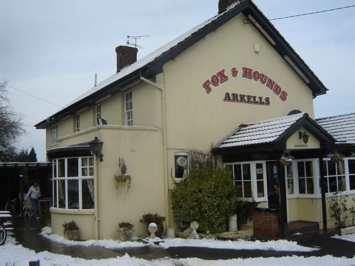 Hotel The Fox & Hounds Swindon Exterior foto