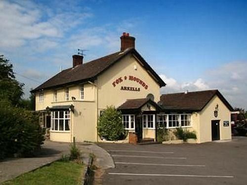Hotel The Fox & Hounds Swindon Exterior foto